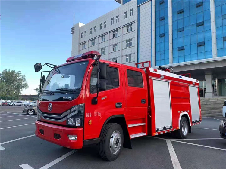 中型水罐消防車容量與機(jī)動(dòng)性優(yōu)勢(shì)