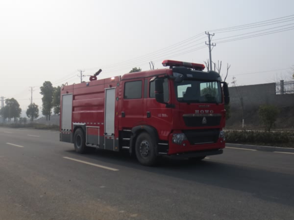 8噸豪沃泡沫消防車(chē).jpg